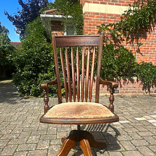 Captains swivel chair with - swivel,
